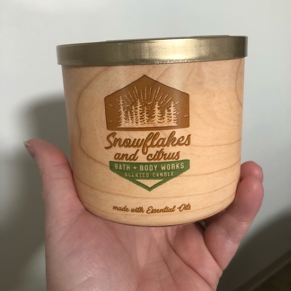 NEW Bath & Body Works Candle - Snowflake & Citrus